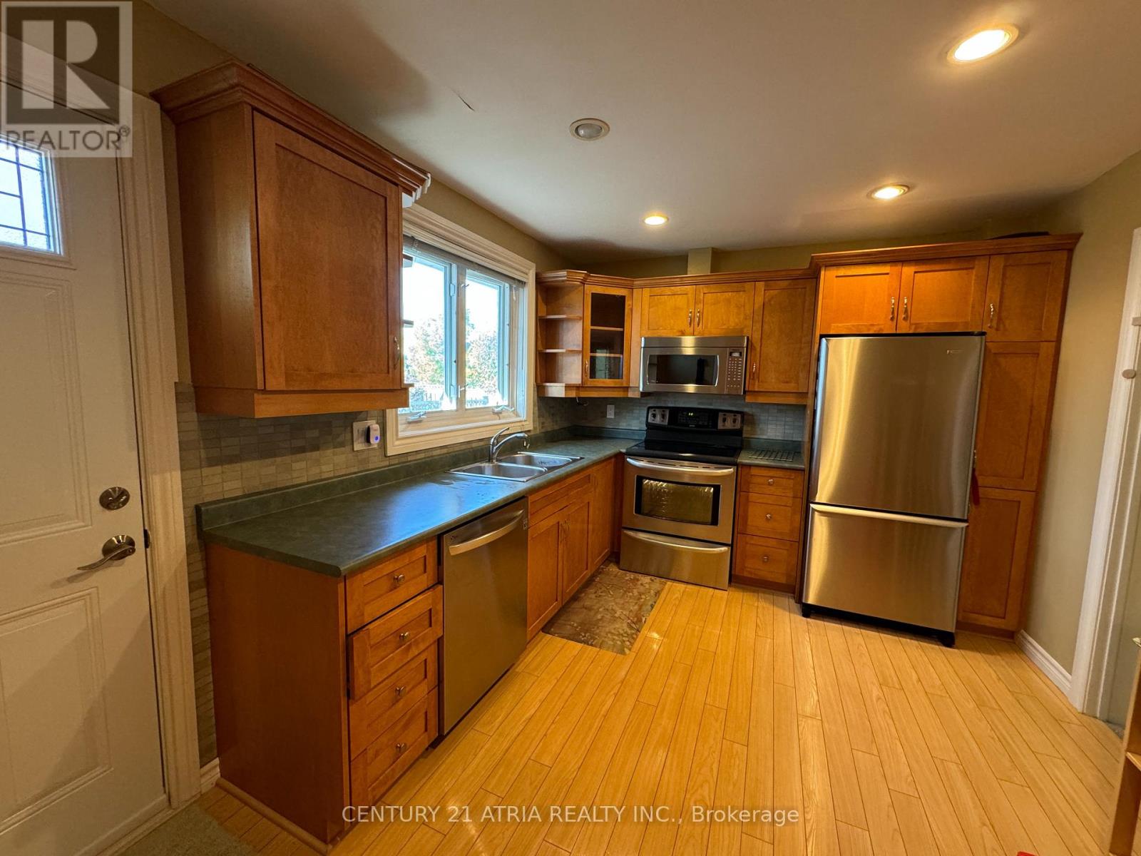 125 Amberjack Boulevard, Toronto, Ontario M1H 2J6 - Photo 5 - E13565156