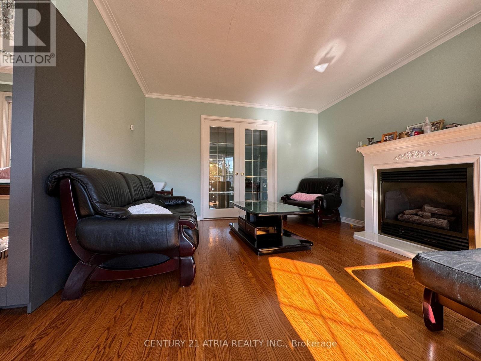 125 Amberjack Boulevard, Toronto, Ontario M1H 2J6 - Photo 6 - E13565156