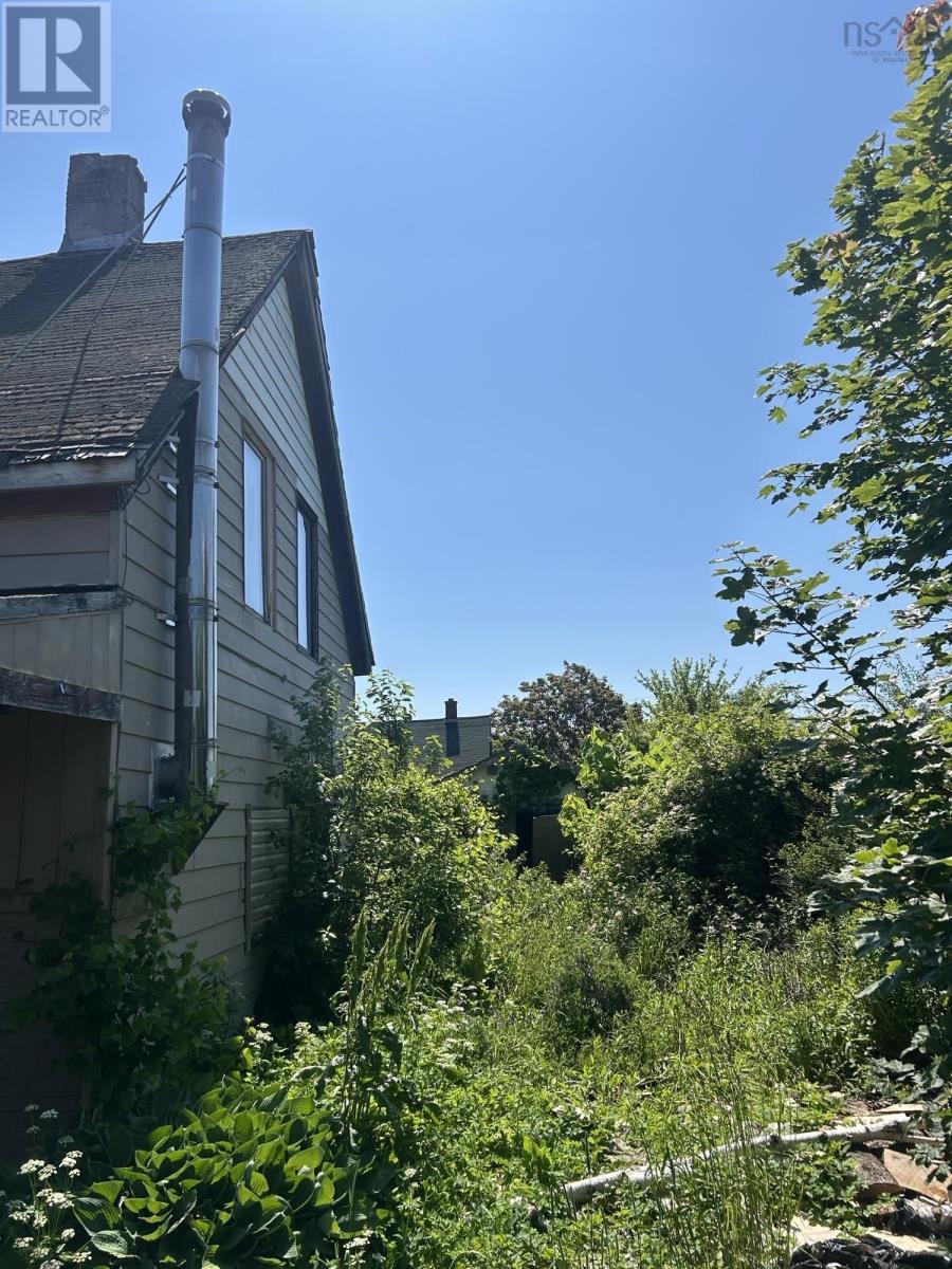 33 Foundry Street, Glace Bay, Nova Scotia  B1A 2X3 - Photo 5 - 202617561