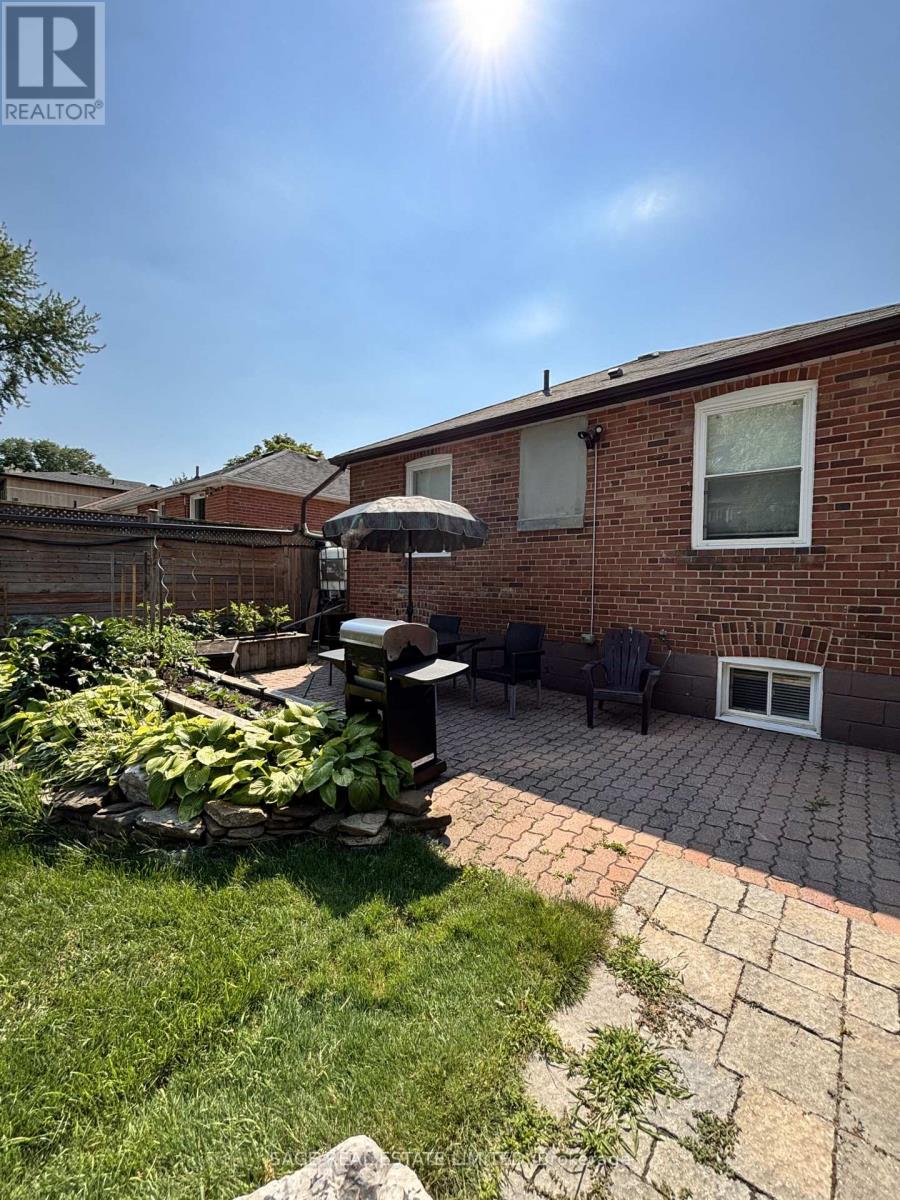 73 Cynthia Road, Toronto, Ontario  M6N 2P8 - Photo 10 - W13565078