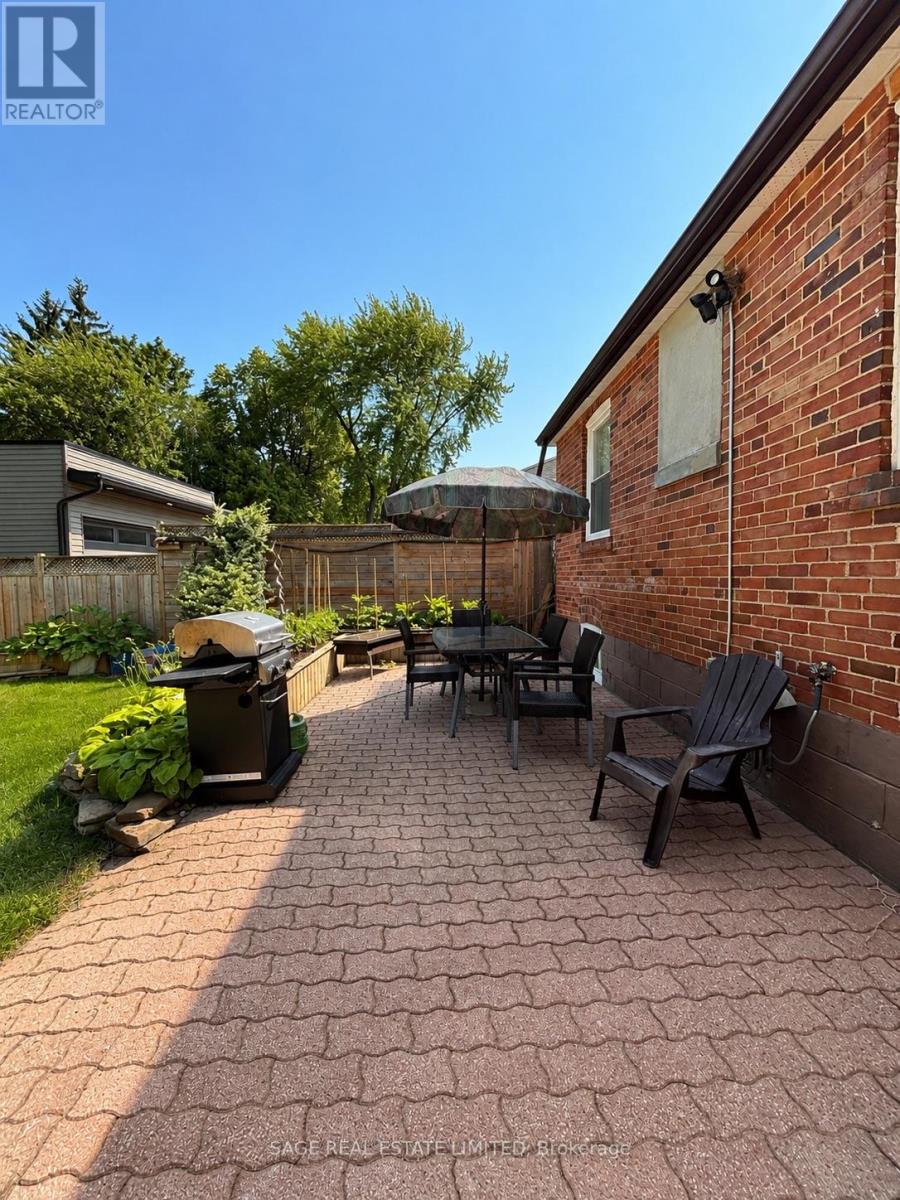 73 Cynthia Road, Toronto, Ontario  M6N 2P8 - Photo 11 - W13565078