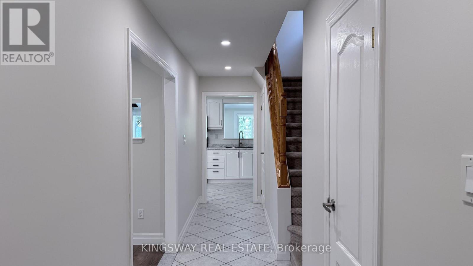 3123 Bartholomew Crescent, Mississauga, Ontario  L5N 3K9 - Photo 3 - W13565140