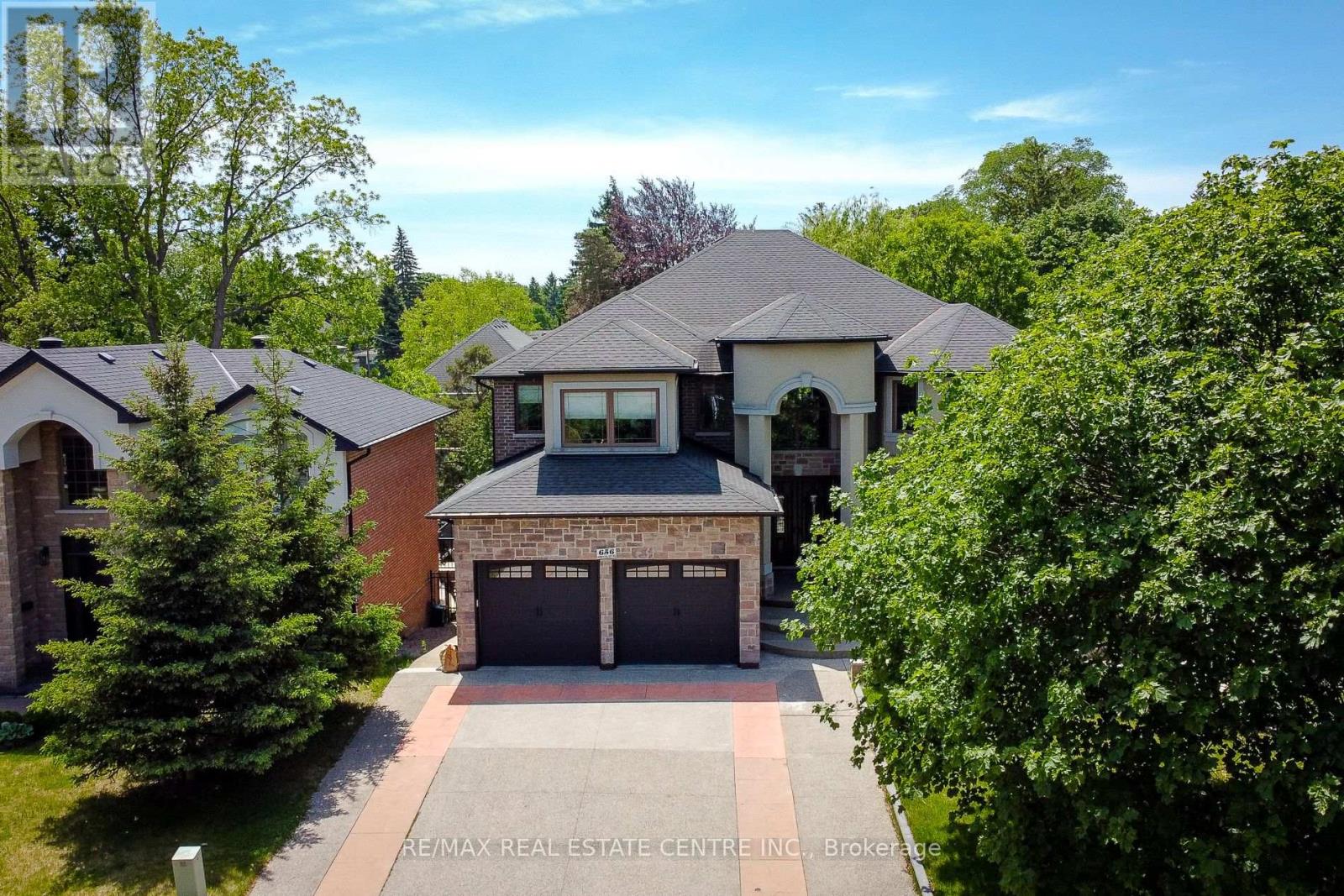 656 Highvalley Road, Hamilton, Ontario  L9G 4E9 - Photo 3 - X13565076