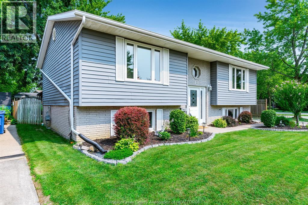 MLS# 26016982: 2 Kingsway COURT, Essex, Canada