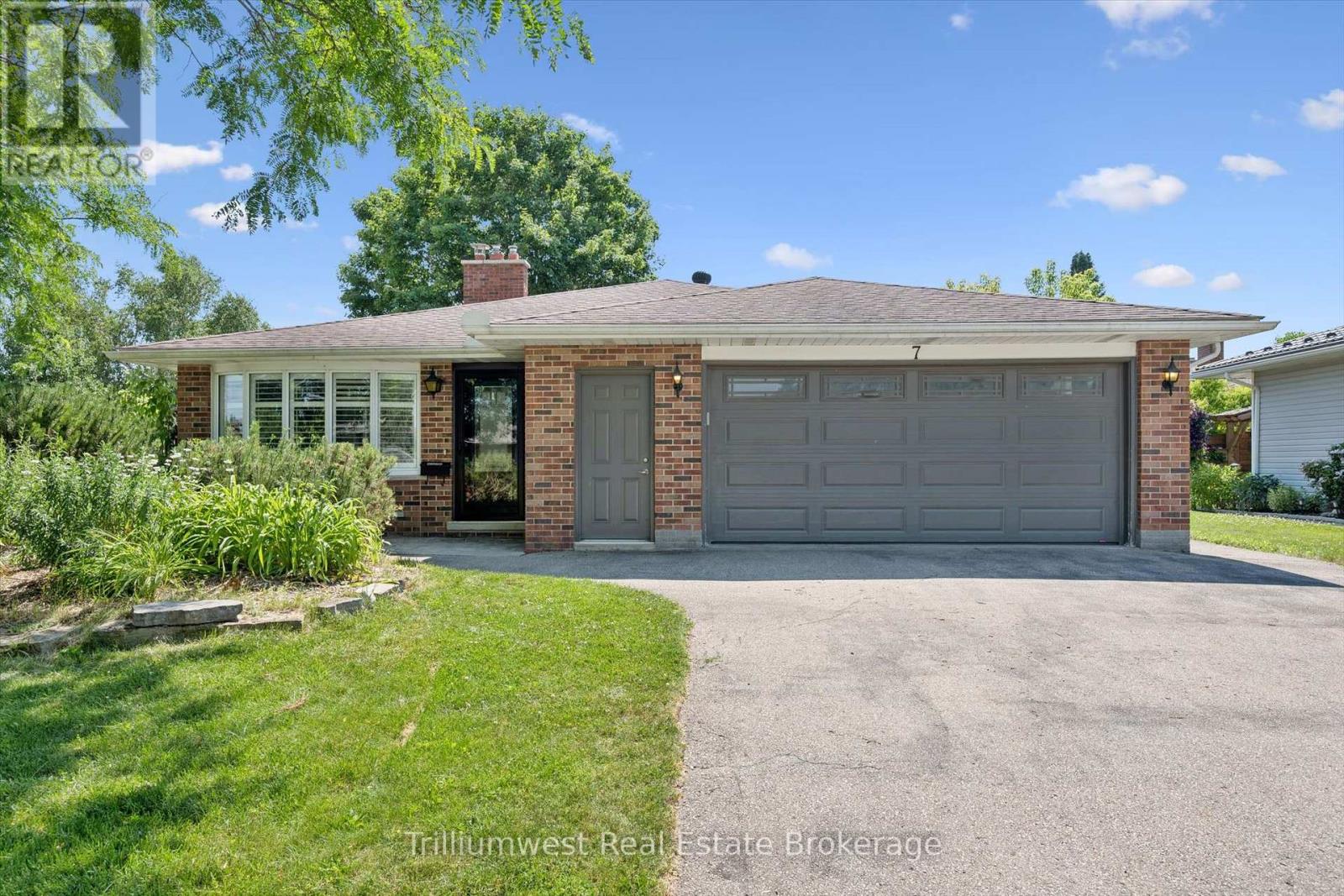 7 Teakwood Place, Guelph (Victoria North), Ontario  N1E 6G7 - Photo 1 - X13565186