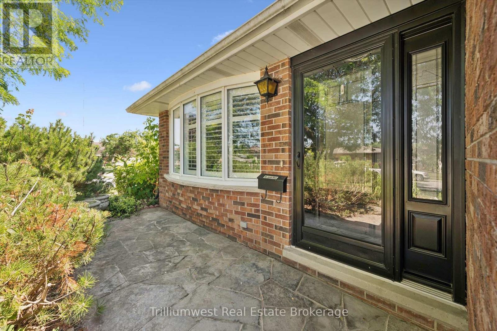 7 Teakwood Place, Guelph (Victoria North), Ontario  N1E 6G7 - Photo 5 - X13565186