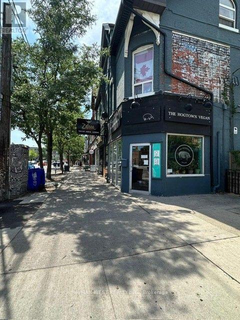 382 College Street, Toronto, Ontario  M5T 1S7 - Photo 2 - C13565266