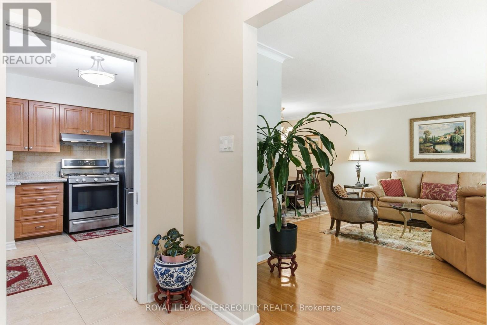 35 Sedgemount Drive, Toronto, Ontario  M1H 1X4 - Photo 2 - E13565264