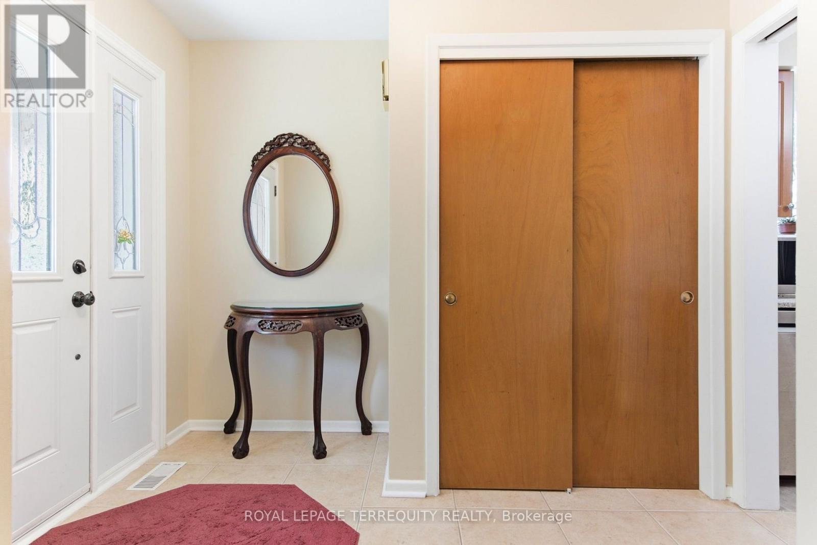 35 Sedgemount Drive, Toronto, Ontario  M1H 1X4 - Photo 3 - E13565264