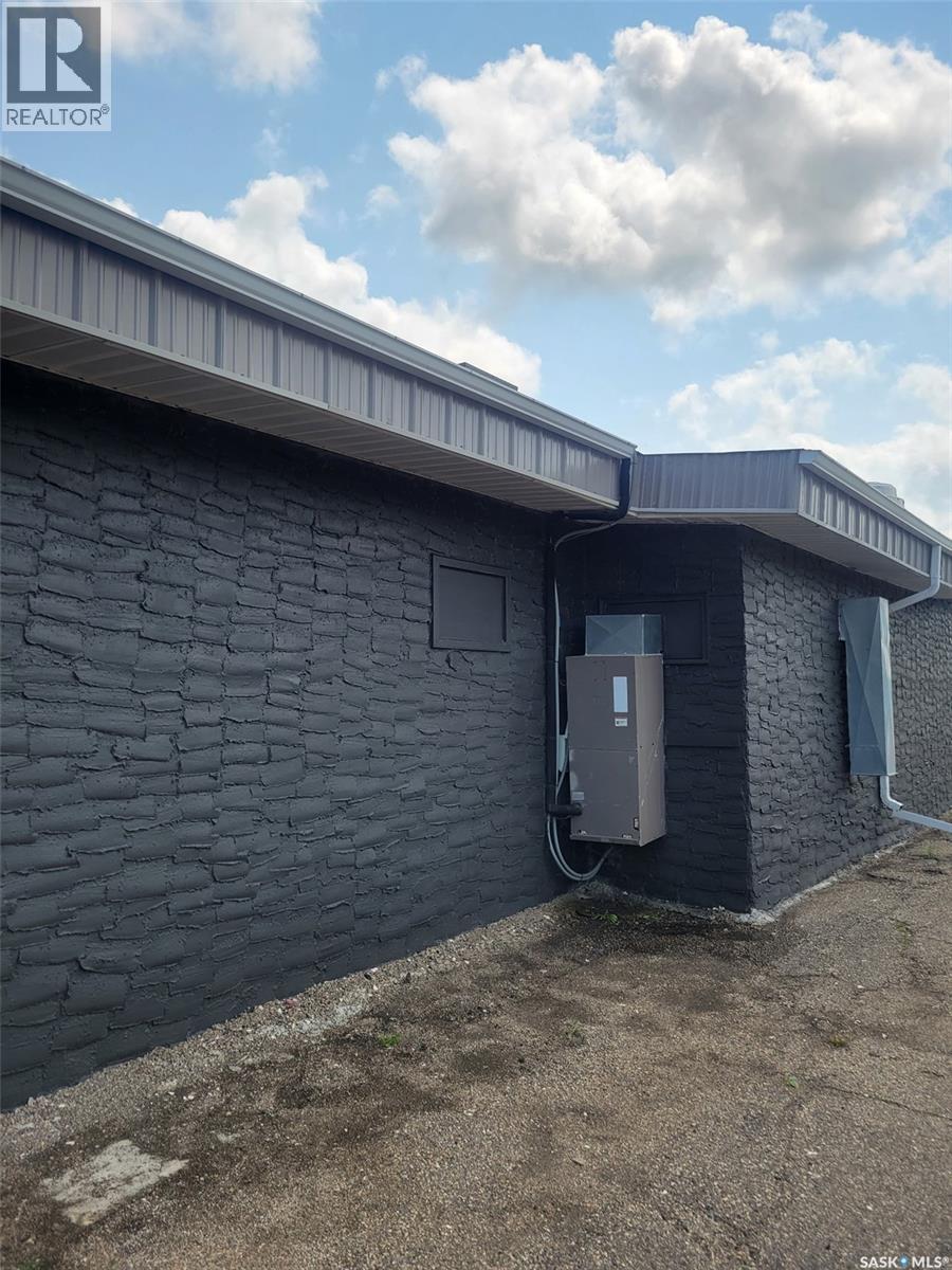 702 3rd Avenue W, Melville, Saskatchewan  S0A 2P0 - Photo 18 - SK042421