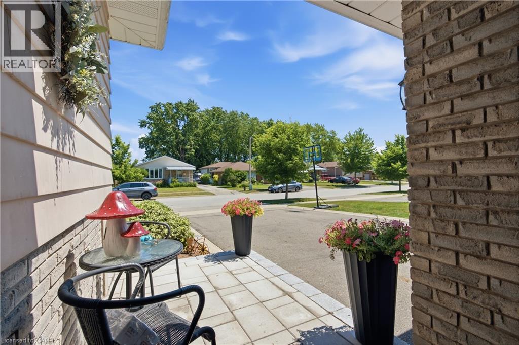 554 Chamberlain Road, Burlington, Ontario  L7L 2V4 - Photo 4 - 40847769