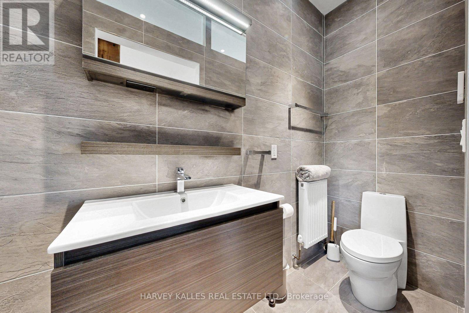 819 Dundas Street W, Toronto, Ontario M6J 1V4 - Photo 32 - C13565556