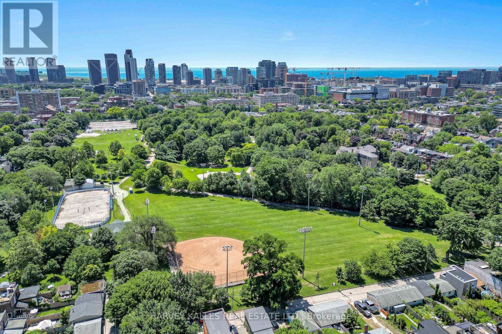819 Dundas Street W, Toronto, Ontario M6J 1V4 - Photo 37 - C13565556