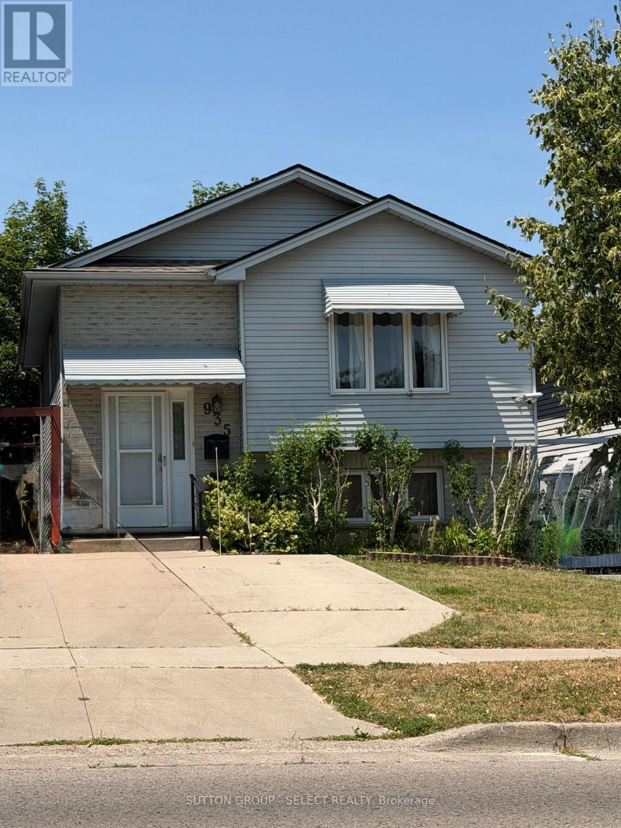 935 LAWSON ROAD, London North (North I)