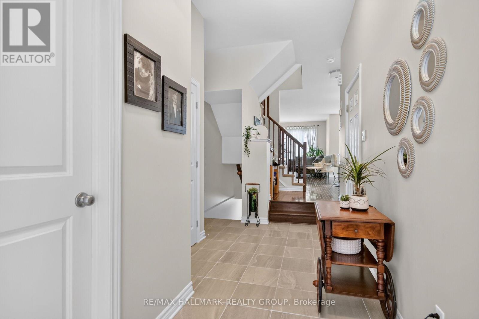 357 Barrett Farm Drive, Ottawa, Ontario  K1T 0Y6 - Photo 4 - X13565606