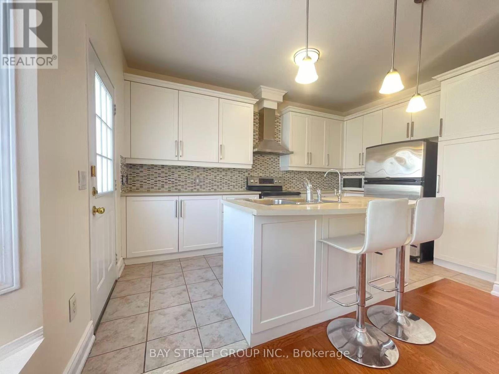 11 Belgrave Square, Markham, Ontario  L6C 2T1 - Photo 11 - N13565674