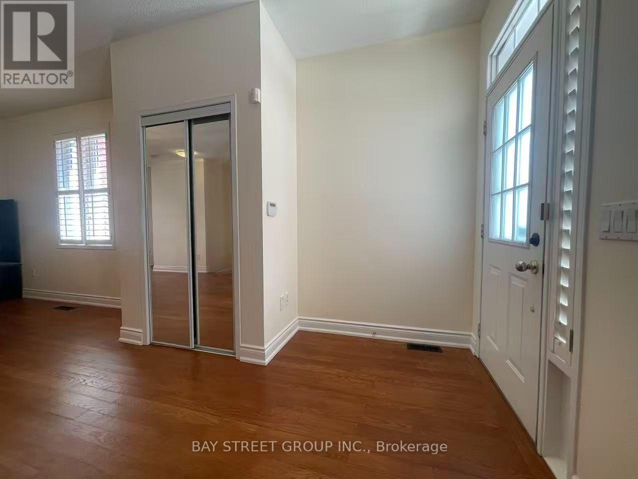 11 Belgrave Square, Markham, Ontario  L6C 2T1 - Photo 3 - N13565674