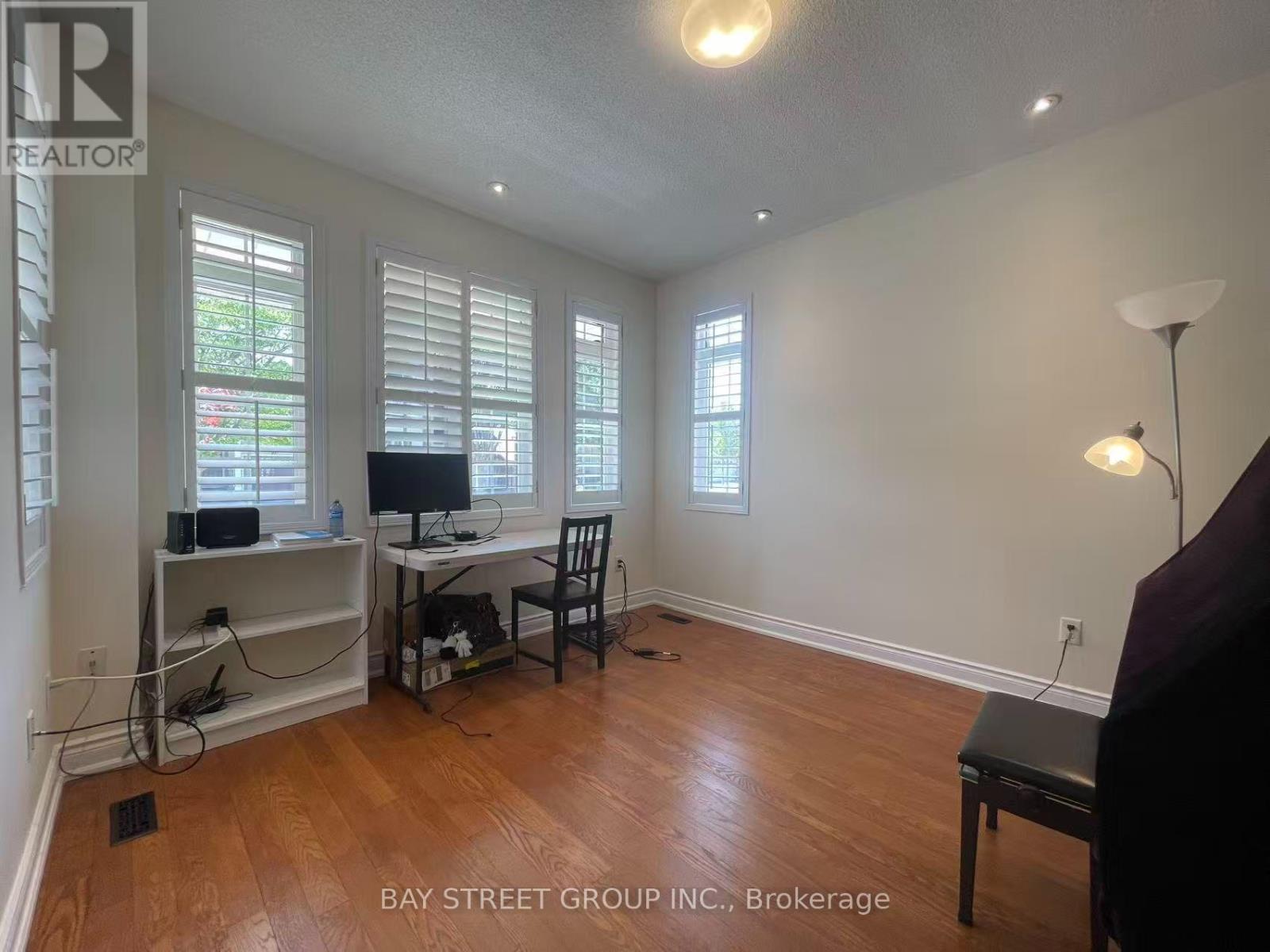 11 Belgrave Square, Markham, Ontario  L6C 2T1 - Photo 4 - N13565674