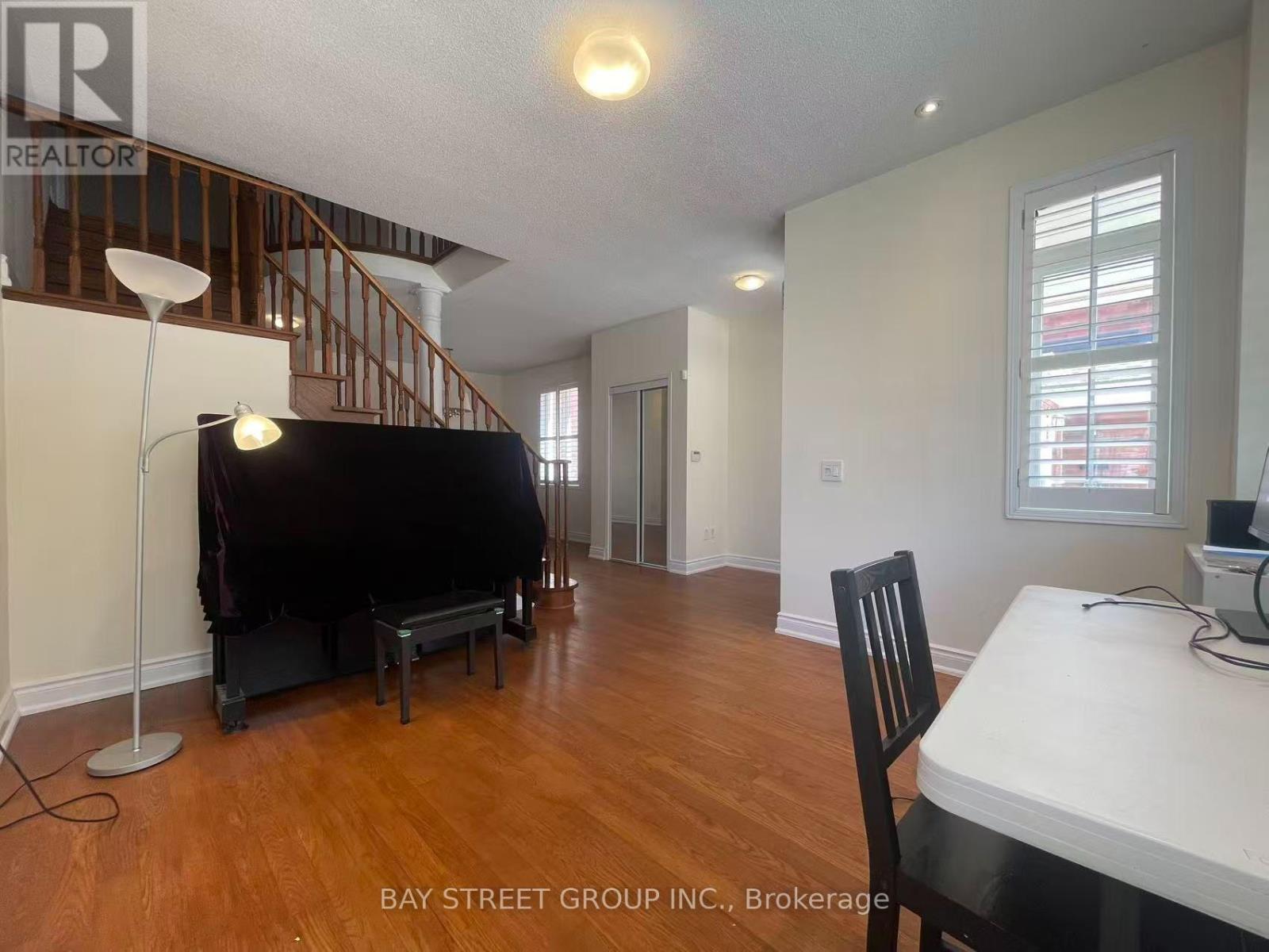 11 Belgrave Square, Markham, Ontario  L6C 2T1 - Photo 5 - N13565674