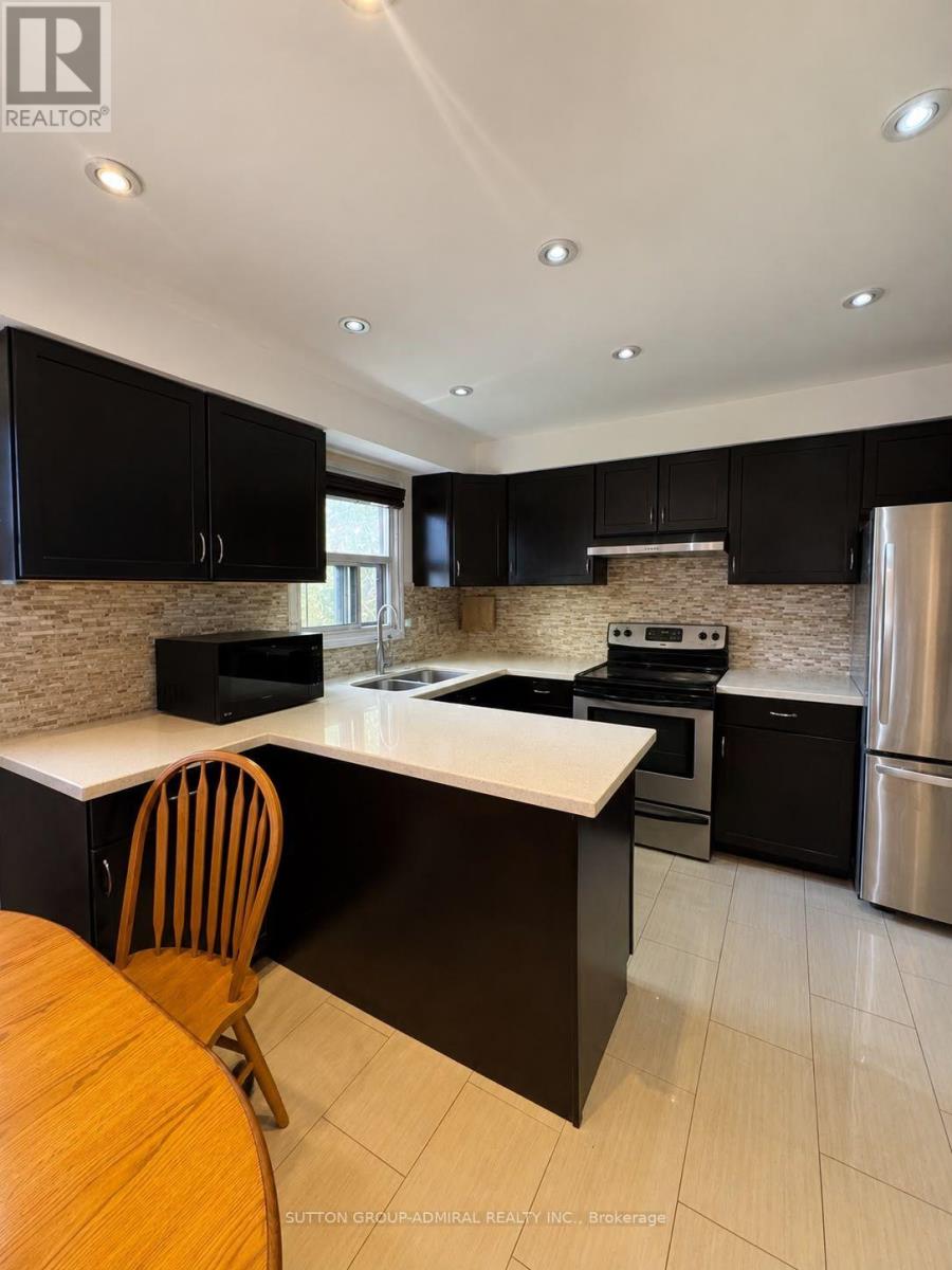 Upper Level - 37 Royal Colwood Court, Vaughan (Glen Shields), Ontario  L4K 2J3 - Photo 3 - N13565702