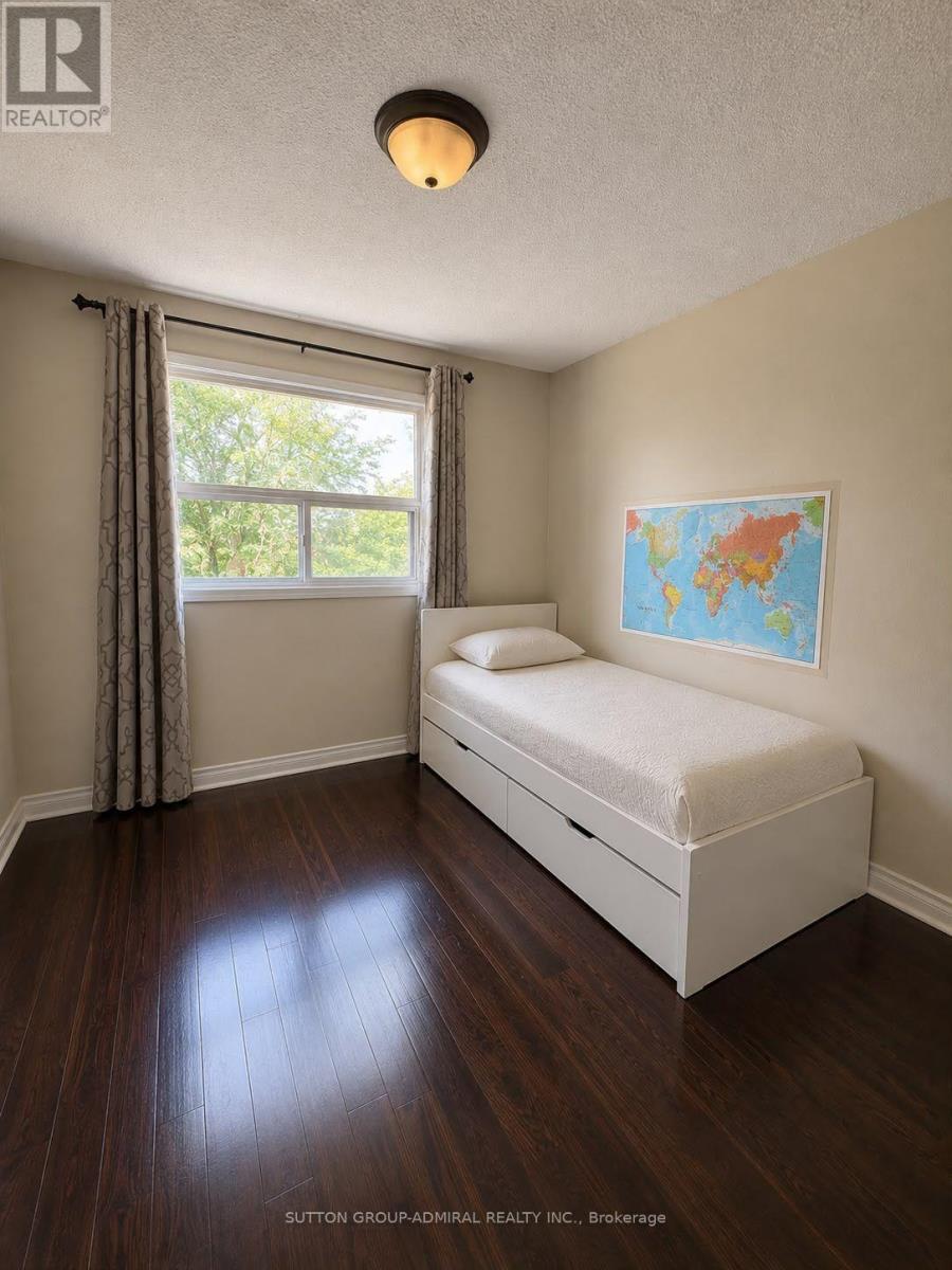 Upper Level - 37 Royal Colwood Court, Vaughan (Glen Shields), Ontario  L4K 2J3 - Photo 5 - N13565702