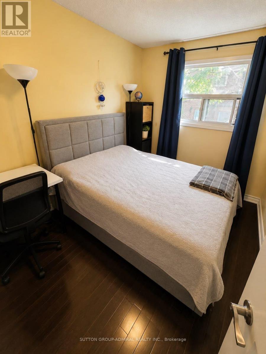 Upper Level - 37 Royal Colwood Court, Vaughan (Glen Shields), Ontario  L4K 2J3 - Photo 6 - N13565702