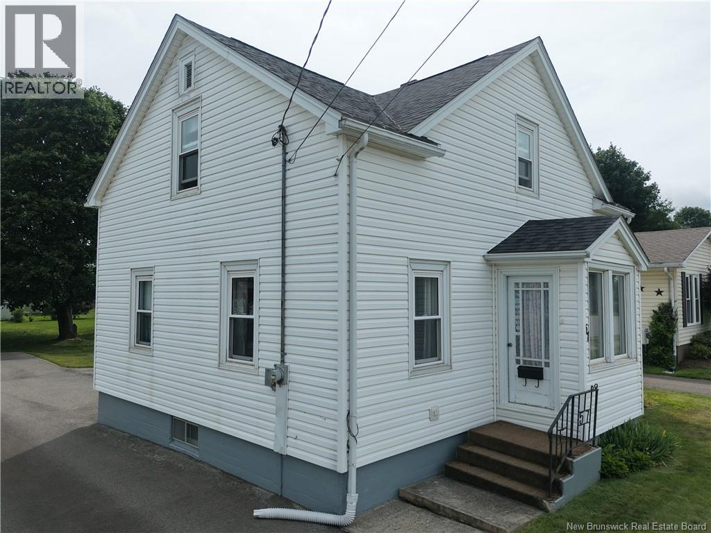 57 Cedar Avenue, Sussex, New Brunswick  E4E 1K6 - Photo 2 - NB144072