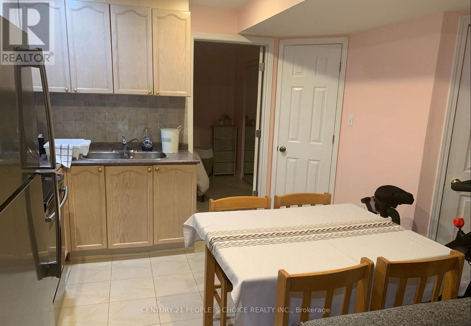 904 Drysdale. (Basement) Drive, Mississauga, Ontario  L5V 1X6 - Photo 7 - W13565432