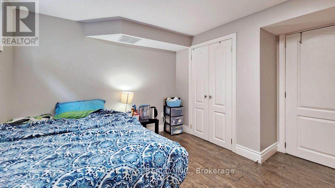 26 Glamis Avenue, Toronto, Ontario M6N 4H6 - Photo 8 - W13565482