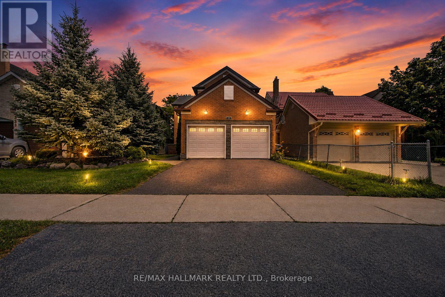 329 KINGSBRIDGE GARDEN CIRCLE, Mississauga (Hurontario)