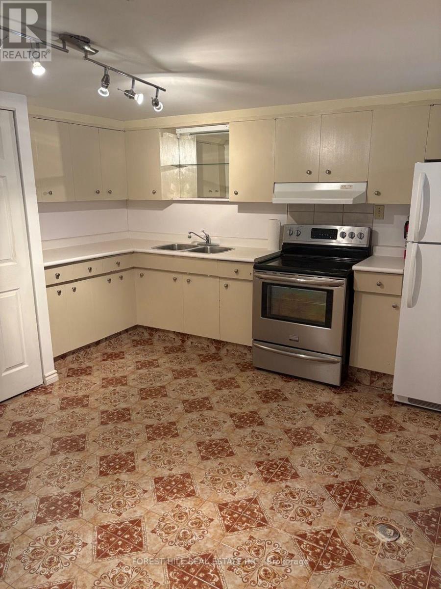 Lower - 35 Mcadam Avenue, Toronto, Ontario  M6A 1S5 - Photo 4 - W13565610