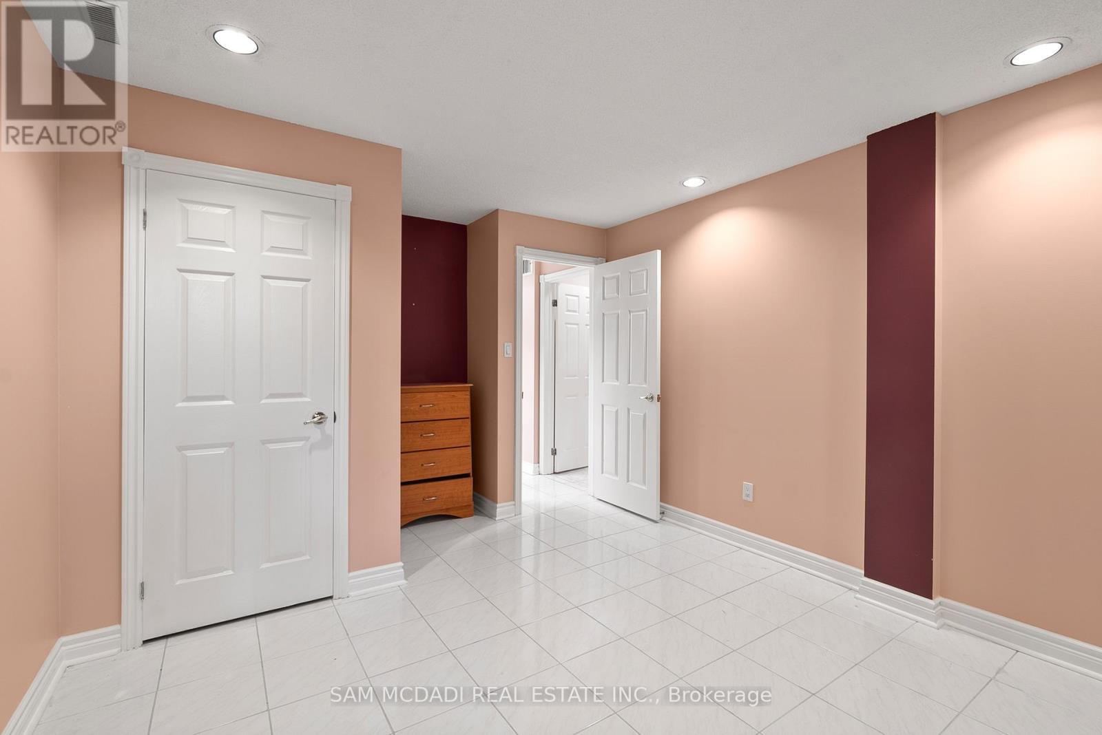 2339 Glengarry Road, Mississauga, Ontario  L5C 1Y1 - Photo 31 - W13565660
