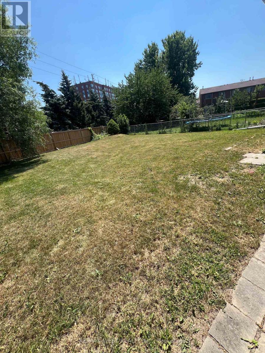Upper - 6947 Chigwel Court, Mississauga, Ontario  L4T 1N3 - Photo 10 - W13565686