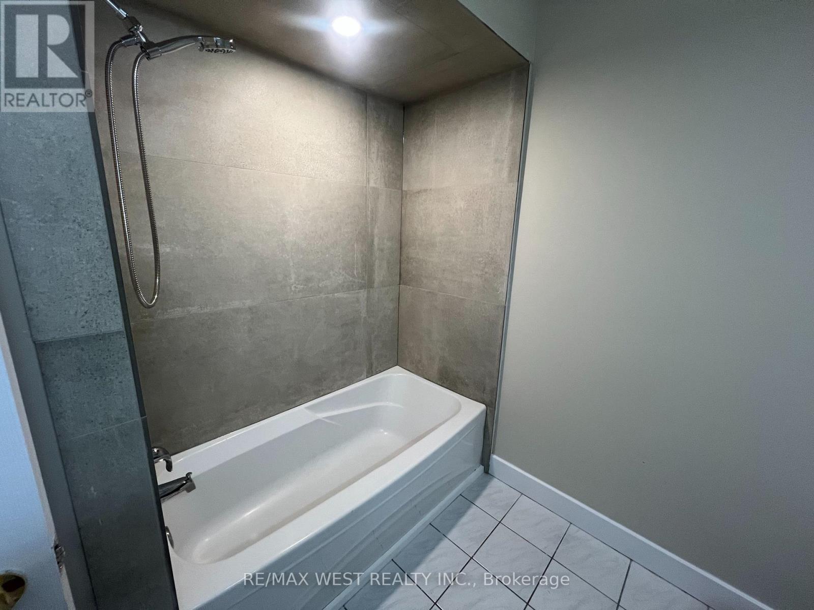 Upper - 6947 Chigwel Court, Mississauga, Ontario  L4T 1N3 - Photo 9 - W13565686