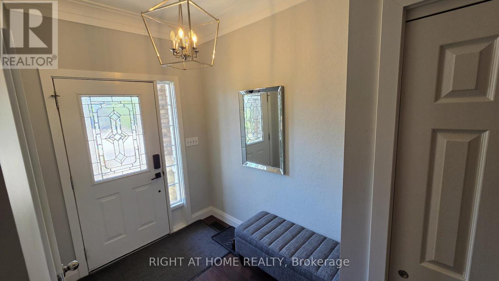 4103 Medland Drive, Burlington, Ontario  L7M 4Z7 - Photo 5 - W13563346