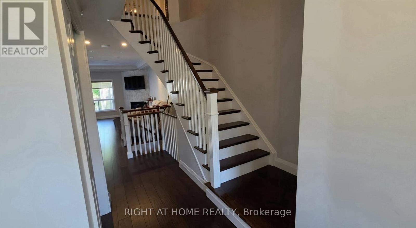 4103 Medland Drive, Burlington, Ontario  L7M 4Z7 - Photo 8 - W13563346