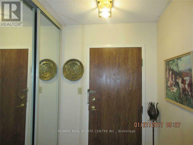 1605 - 4235 Sherwoodtowne Boulevard, Mississauga, Ontario L4Z 1W3 - Photo 2 - W13564478