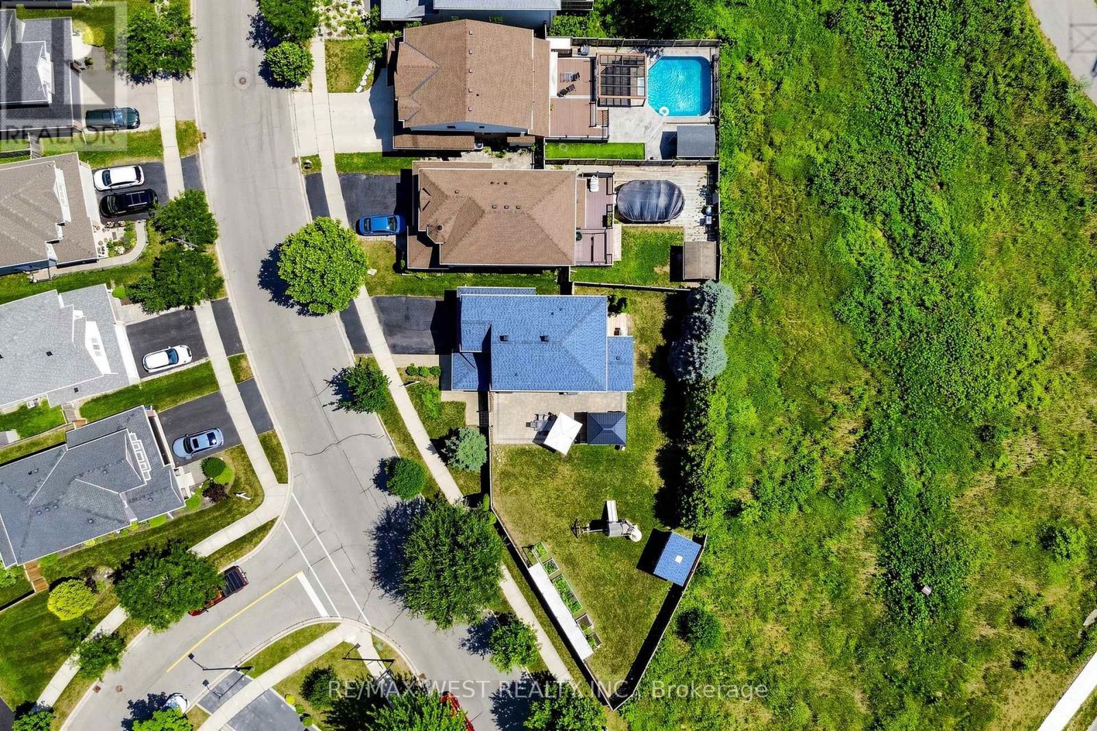 571 St Moritz Avenue, Waterloo, Ontario  N2T 2Z3 - Photo 4 - X13565710