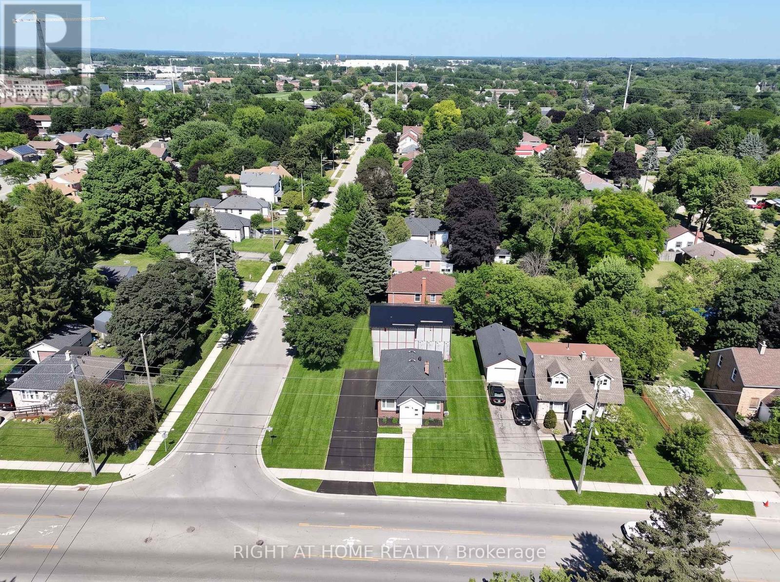 2 - 578 FIRST STREET, London East (East H)