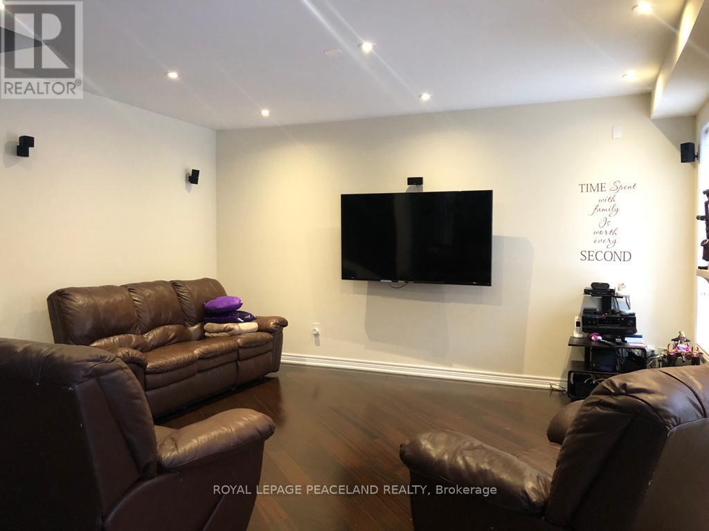 11 Mowder Drive, Aurora, Ontario  L4G 7C4 - Photo 11 - N13565892