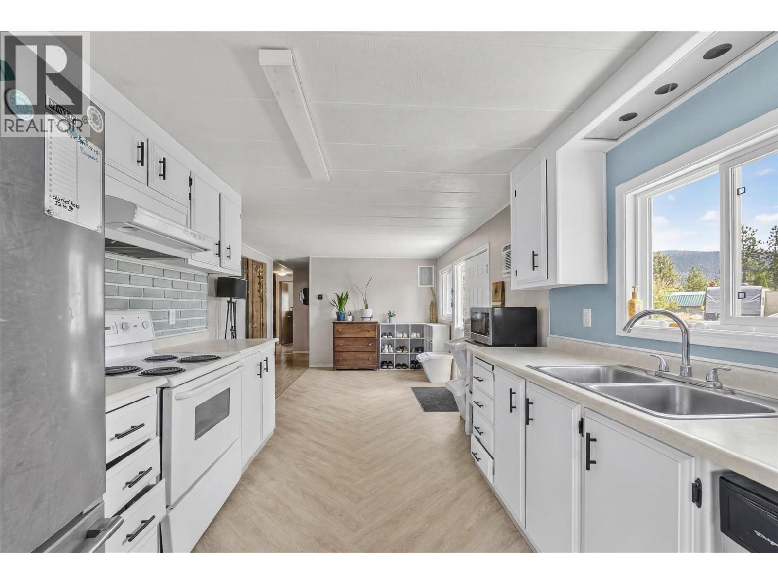 2588 Kinvig Street, Merritt, British Columbia  V0K 1Y0 - Photo 6 - 10394075