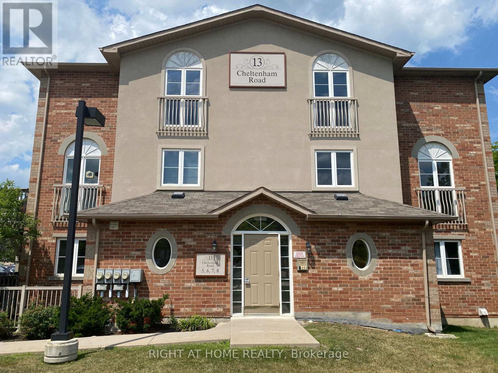 8 - 13 CHELTENHAM ROAD, Barrie (Georgian Drive)