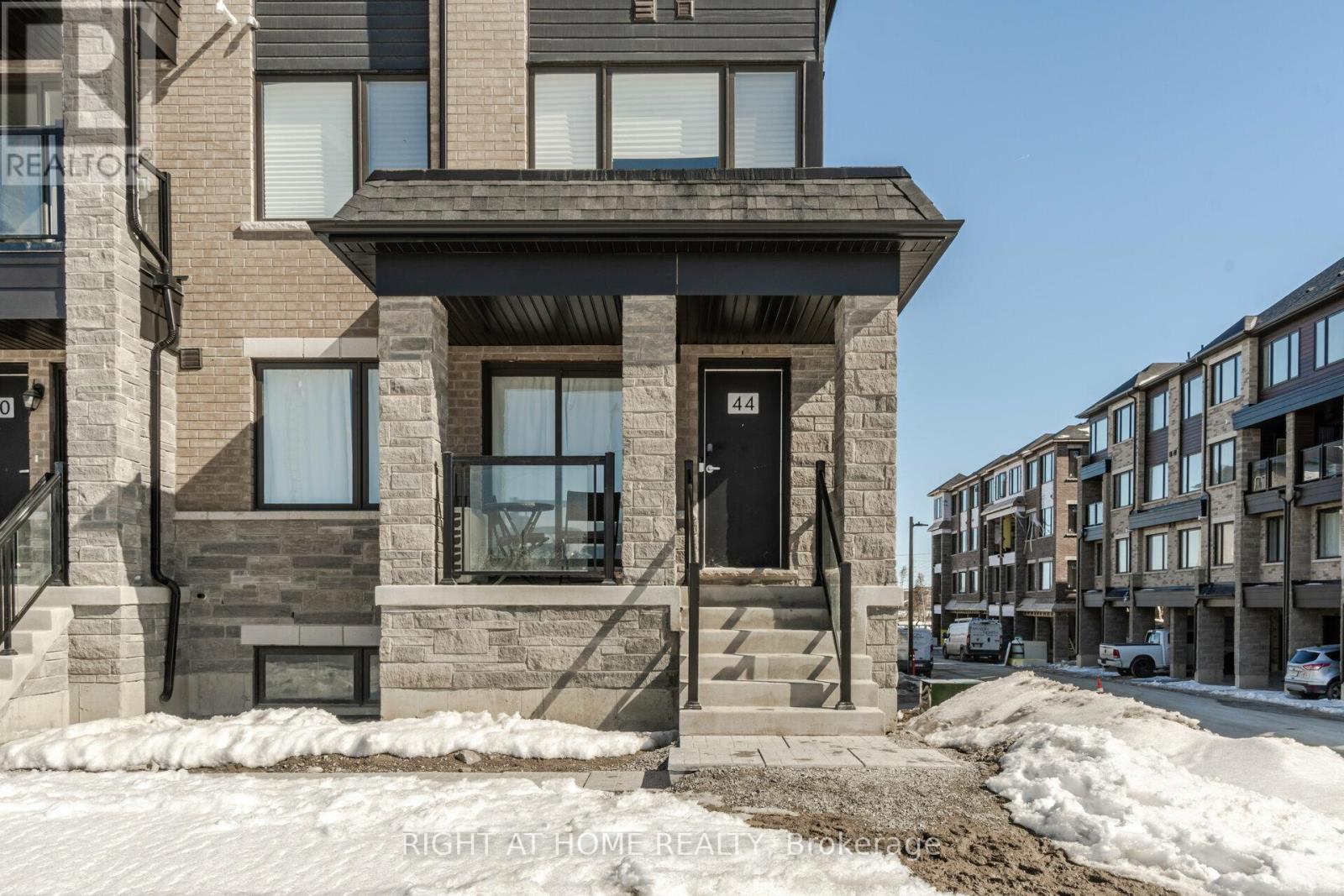44 Magnolia Lane, Barrie (Innis-Shore), Ontario  L9J 0N9 - Photo 1 - S13565800