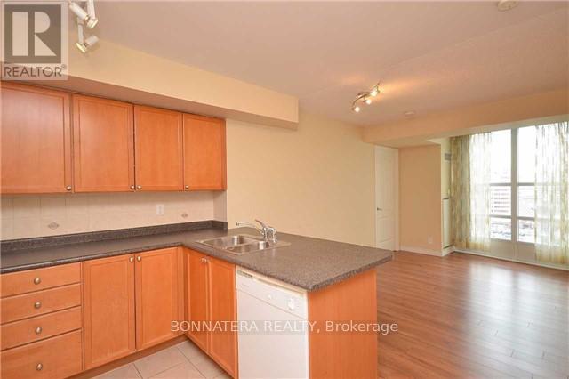 1506 - 33 Elm Drive, Mississauga, Ontario  L5B 4M2 - Photo 2 - W13565778