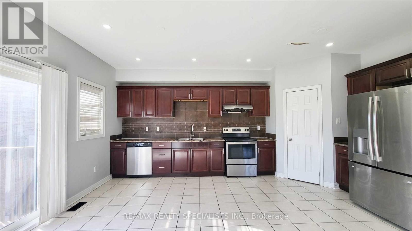 17 Iron Block Drive, Brampton, Ontario  L7A 0K1 - Photo 3 - W13565782