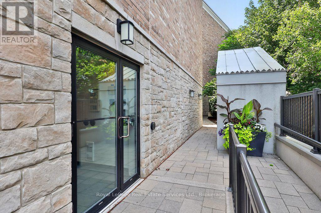 202 - 73 Washington Avenue, Oakville, Ontario  L6K 1W5 - Photo 3 - W13566176
