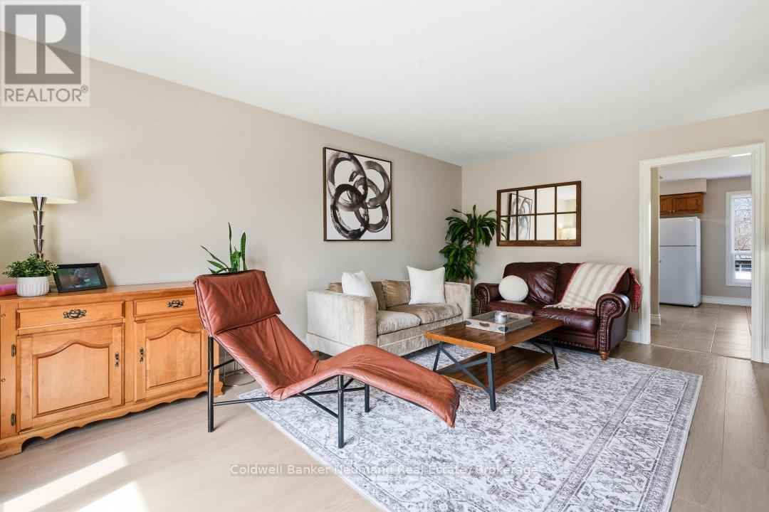 28 Chartwell Crescent, Guelph (Dovercliffe Park/old University), Ontario  N1G 2T7 - Photo 1 - X13566222