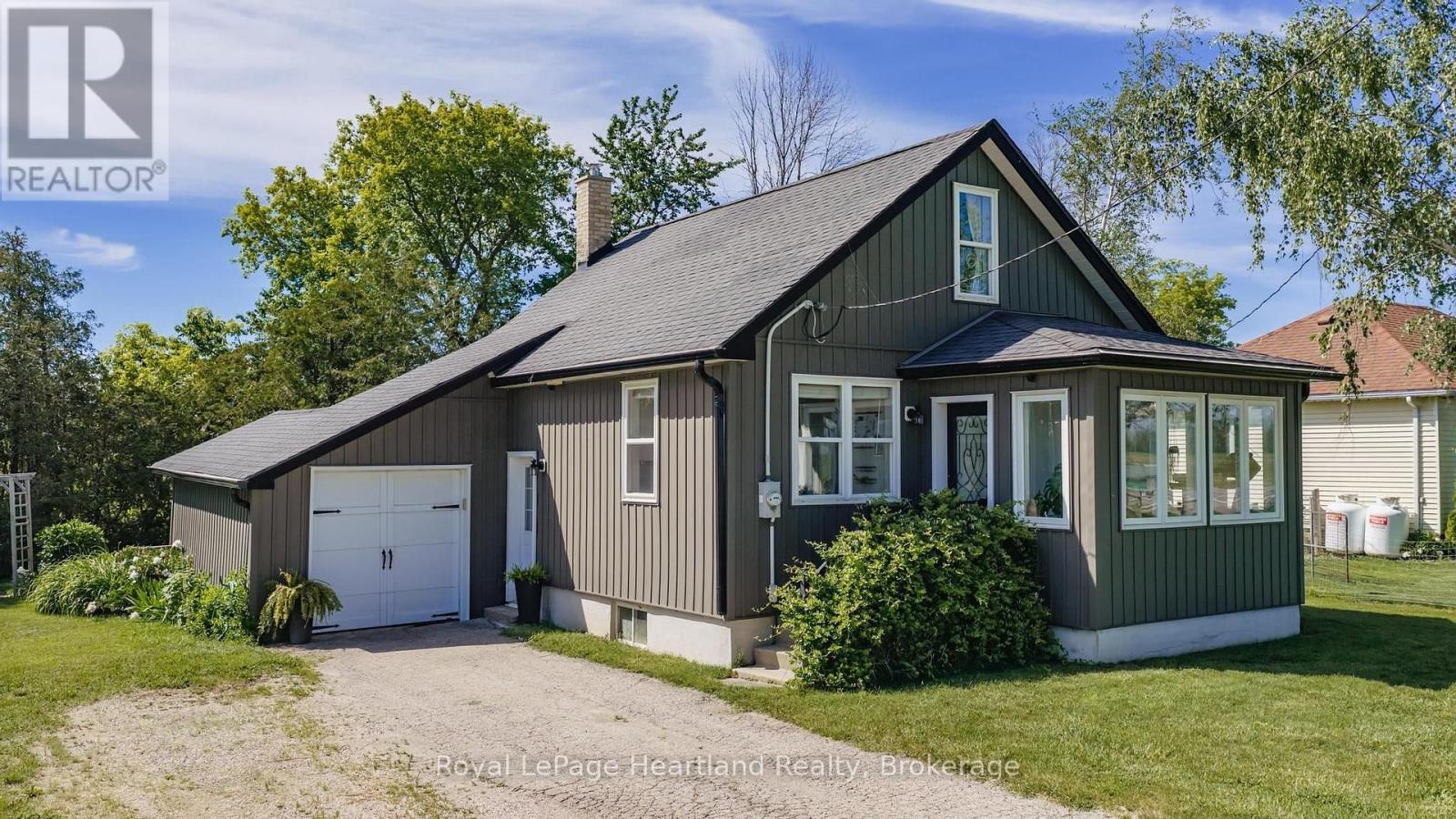 827 Highway 21, Huron-Kinloss, Ontario  N2Z 2X3 - Photo 1 - X13566268