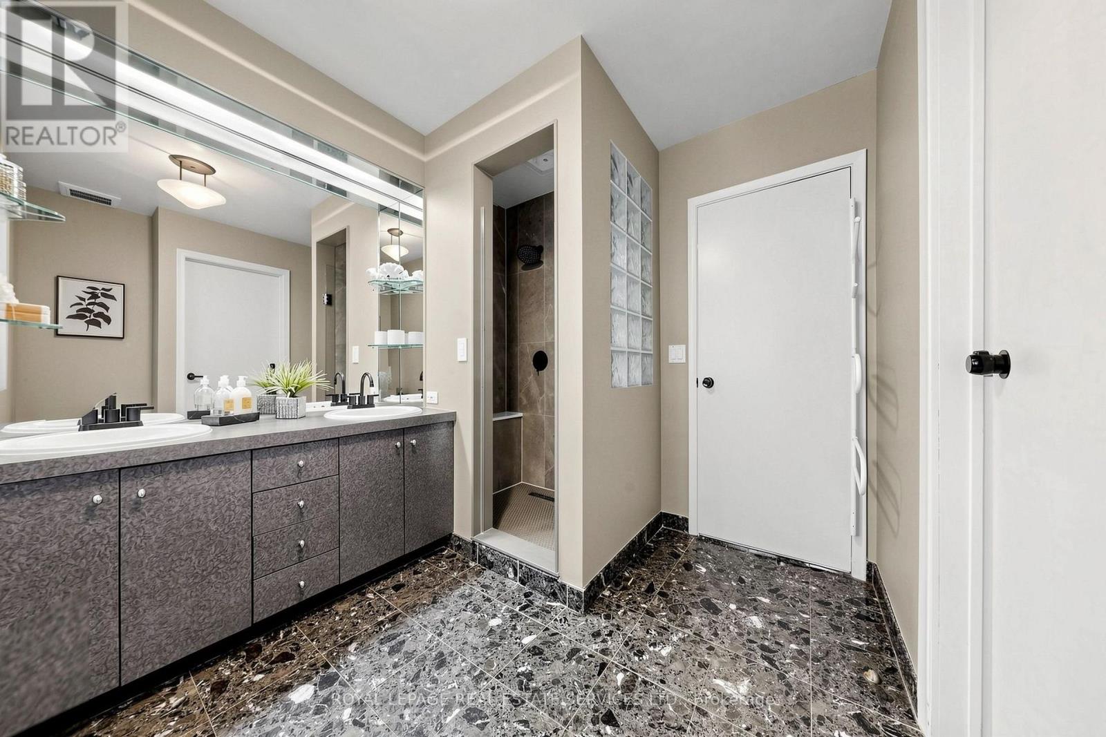 45 Hopperton Drive, Toronto, Ontario  M2L 2S7 - Photo 17 - C13565948