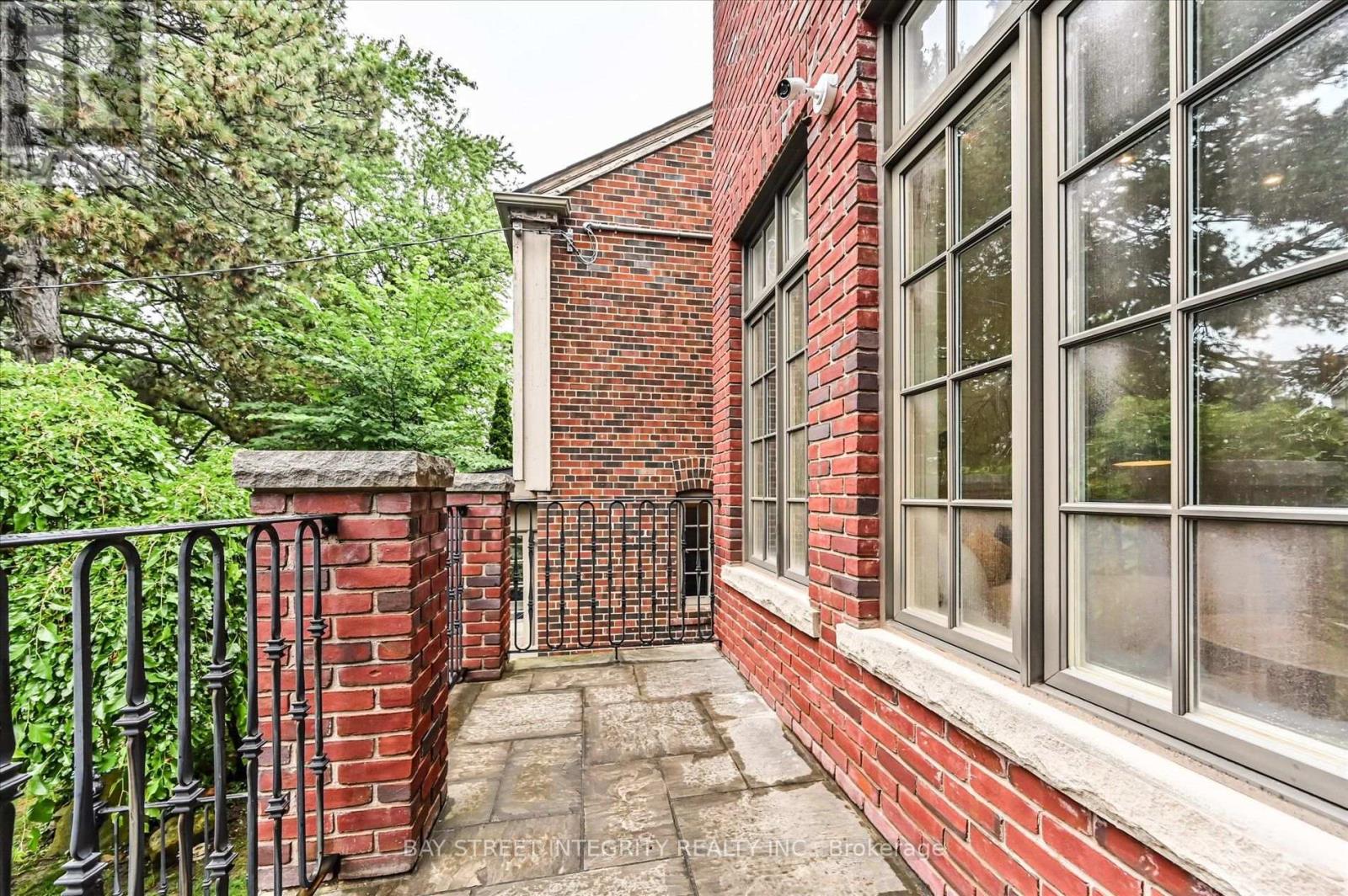 5 Westgrove Crescent, Toronto, Ontario M5N 2S7 - Photo 3 - C13566092